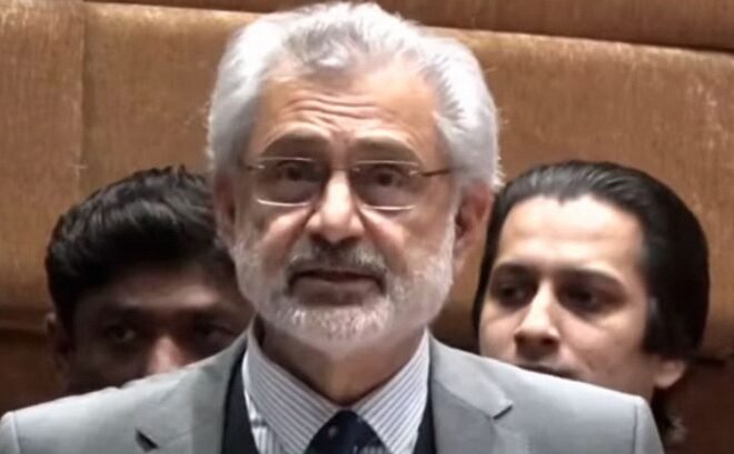 Pakistan Lodges Complaint Over Attack on Ex-CJP Qazi Faez Isa’s Vehicle in London