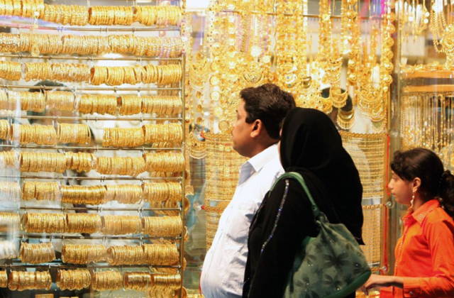 Gold price in Pakistan decrease significantly, slashes down by Rs. 1000 per tola