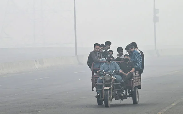 Lahore Smog Creates Lockdown-Like Conditions as Multan Battles Toxic Air