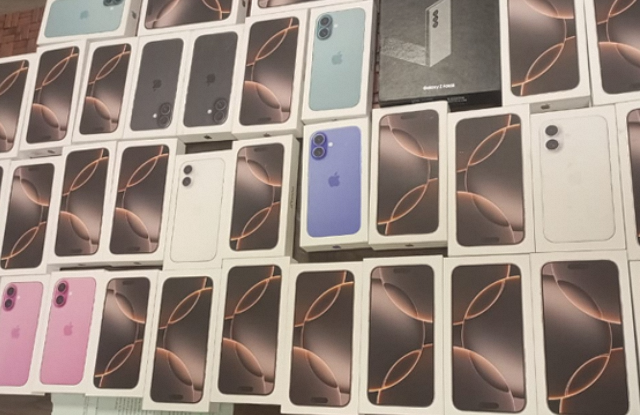 Customs Seizes 37 iPhones Worth Rs11.5 Million at Lahore Airport
