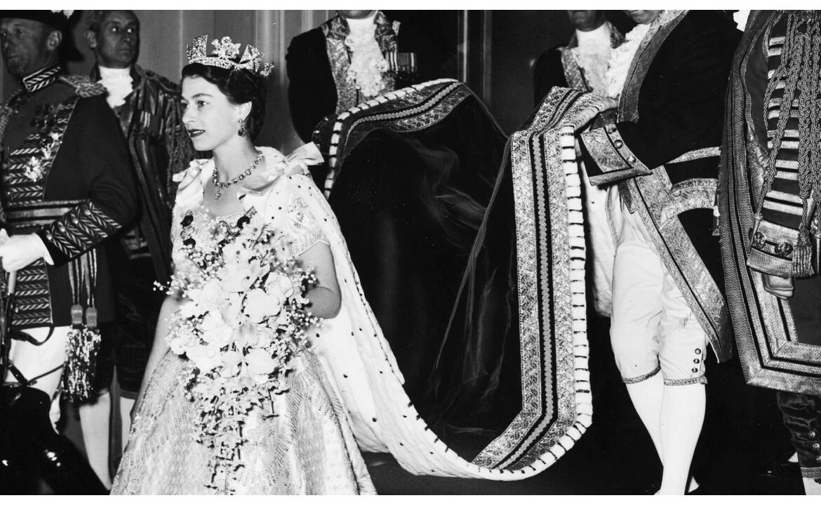 Why Queen Elizabeth used to wear coronation crown during bath time? King Charles reveals