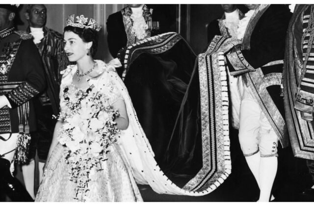 Why Queen Elizabeth used to wear coronation crown during bath time? King Charles reveals