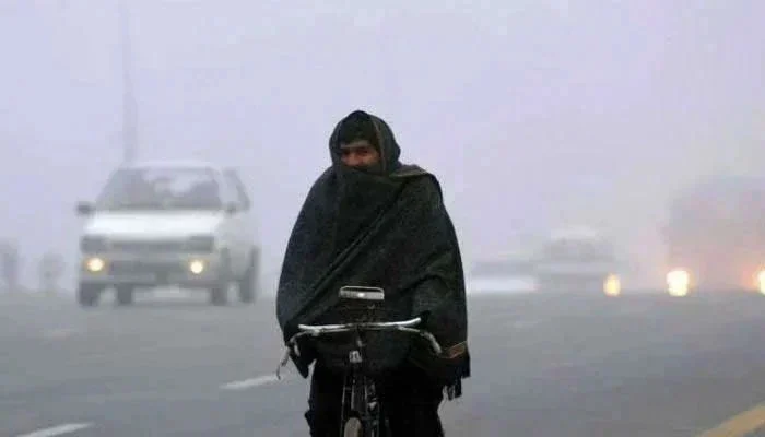 Karachi Braces for Strong Winds and Morning Fog