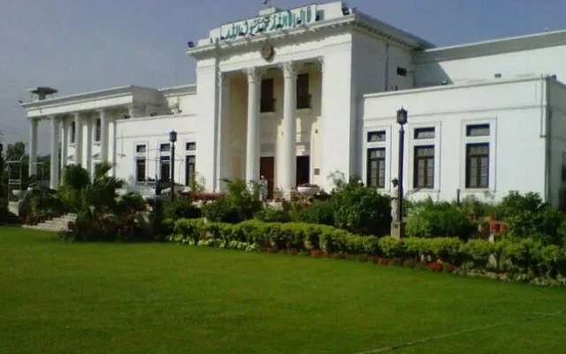 KP Faces Criticism Over Expansive 33-Member Cabinet Including 12 Special Assistants