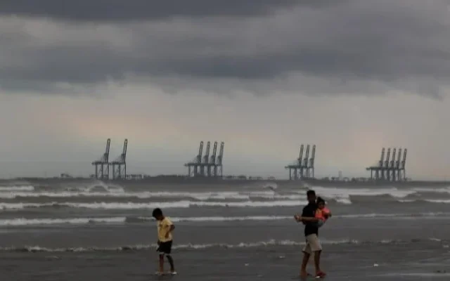 Karachi Braces for Strong Winds and Temperature Drop: PMD Issues Advisory