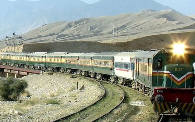 Gunmen open fire on Jaffar Express in Balochistan; driver injured