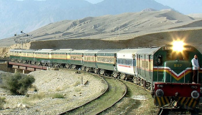 Gunmen open fire on Jaffar Express in Balochistan; driver injured