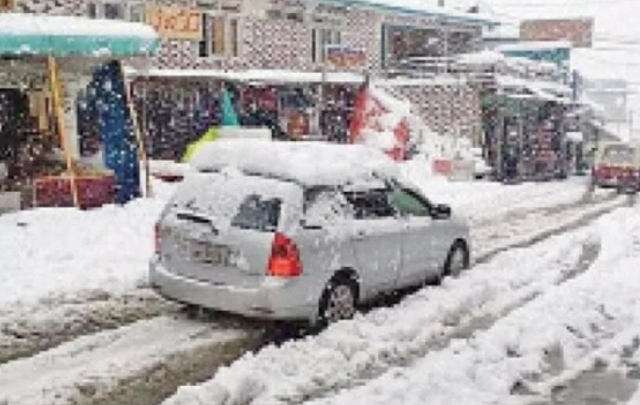 Snowfall Splendor 2025: Winter Tourism Flourishes Now in Murree and Northern Pakistan