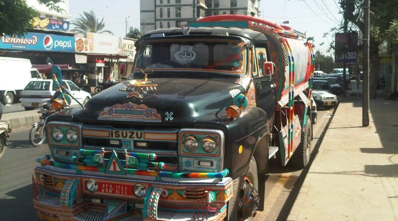 Water Tanker Crushes Pregnant Woman, Husband, and Unborn Baby to Death in Karachi