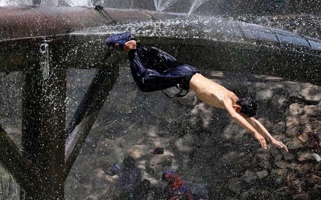 Heatwave Grips Sindh, Rain Expected in Early May