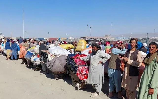 Interior Ministry Reports Over 100,000 Afghans Departed Pakistan in April Amid Ongoing Repatriation Efforts