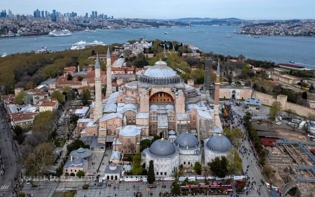 Hagia Sophia Prepares for Next Big Quake: A Landmark's Seismic Reinforcement