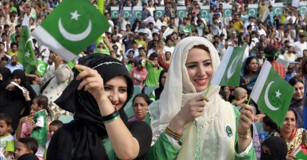 Pakistan Emerges Among World’s Happiest Nations, Leaving India Far Behind