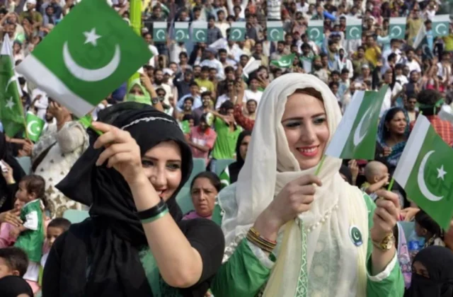 Pakistan Emerges Among World’s Happiest Nations, Leaving India Far Behind