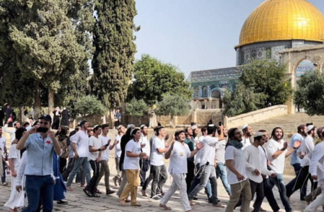 Pakistan Condemns Israeli Provocative Actions at Al-Aqsa Mosque: Calls for International Intervention