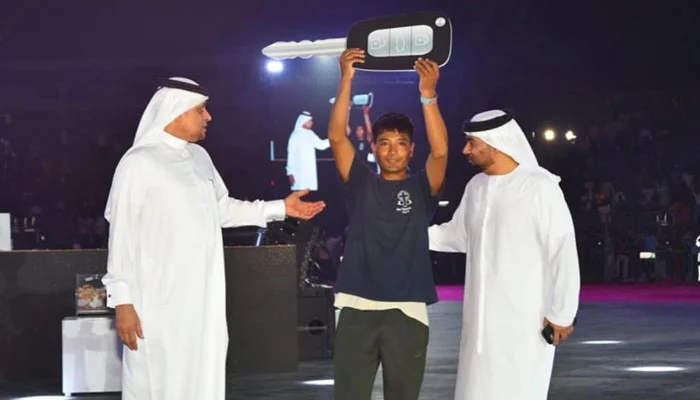 Eid Extravaganza: Pakistani, Indian Workers Celebrate with Cars and Gold in Dubai