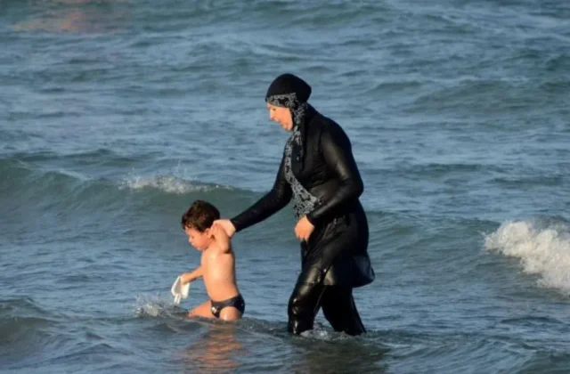 Syria Makes Burkinis at Beaches Mandatory, No Indecent Clothes Allowed