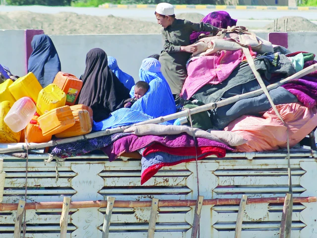 Pakistan Pauses Deportation of Afghans with PoR Cards Amid Policy Review