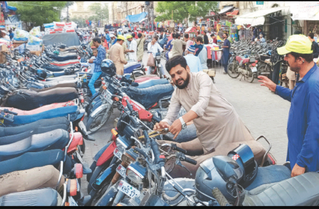 Karachi free parking 2025