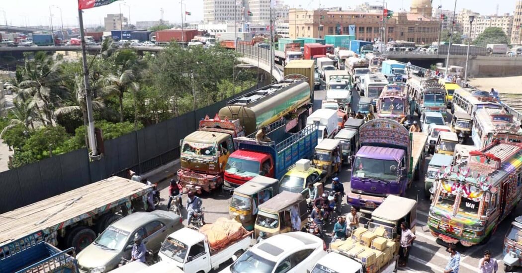 Karachi Announces Two-Day Ban on Heavy Vehicles