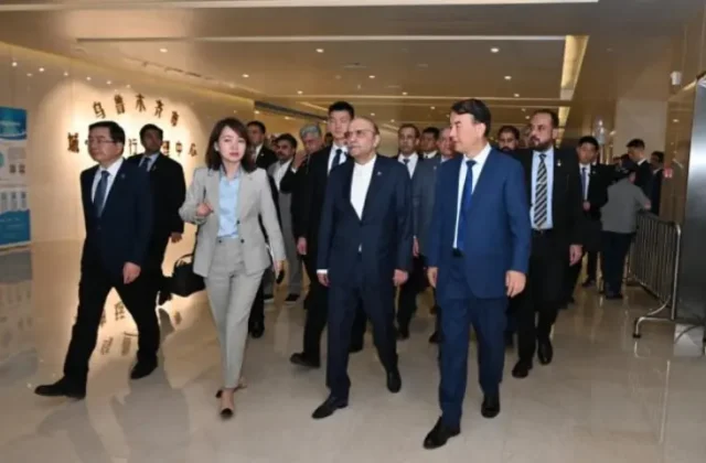 President Asif Ali Zardari Commends Xinjiang Islamic Institute During Official Visit to Ürümqi