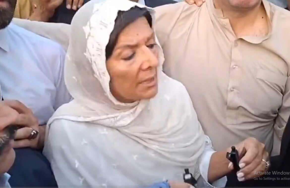 Tensions Flare Outside Adiala Jail as Aleema Khan Attacked with Eggs