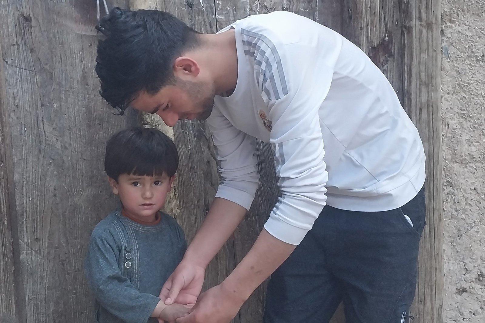 Polio Vaccination Drive: Father Changes Mind and Gets Polio Vaccine First to Encourage Child