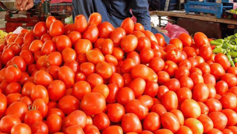 Tomato Prices Cross Rs.500 Per Kg in Pakistan as Inflation Drives Vegetable Costs to Record Highs