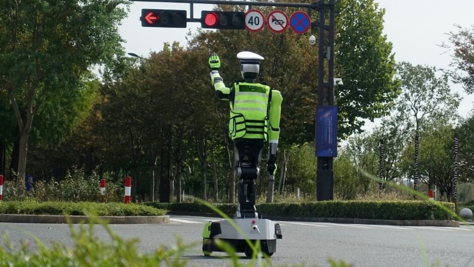 Robotic Traffic Enforcement: Karachi Deploys Robotic Patrols for High-Tech Traffic Enforcement