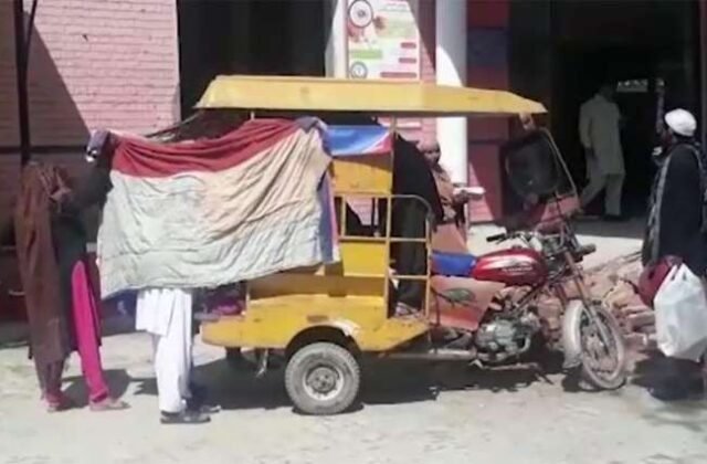 Woman Gives Birth in Rickshaw Amid Traffic Chaos in Hyderabad