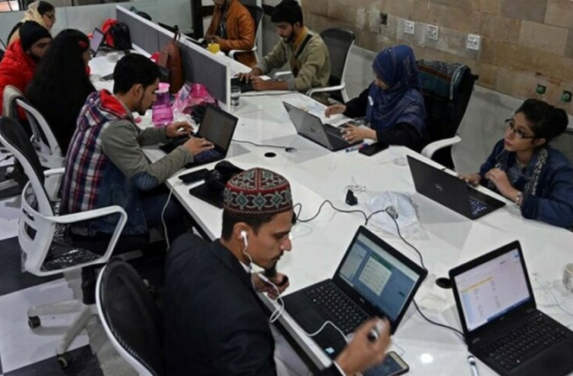 NCCIA Raids Illegal Call Center in Karachi, Seizes Hacking Devices and Arrests Suspects