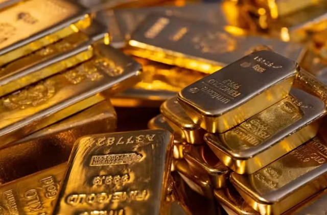 Gold Prices Plunge, Now Approaching Rs. 5 Lakh Per Tola in Pakistan
