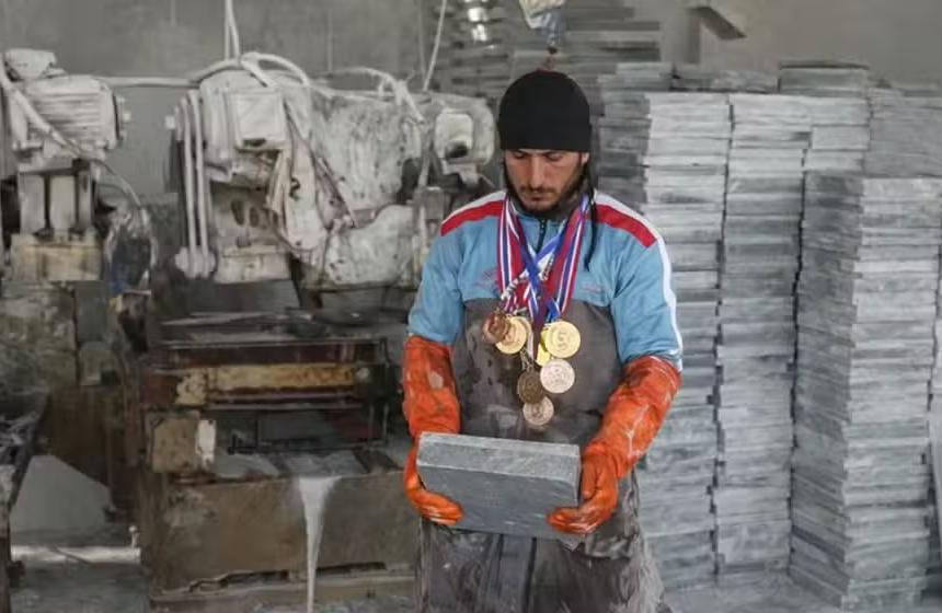 National Gold Medalist Rizwan Pathan Forced to Work as Laborer Amid Financial Struggles