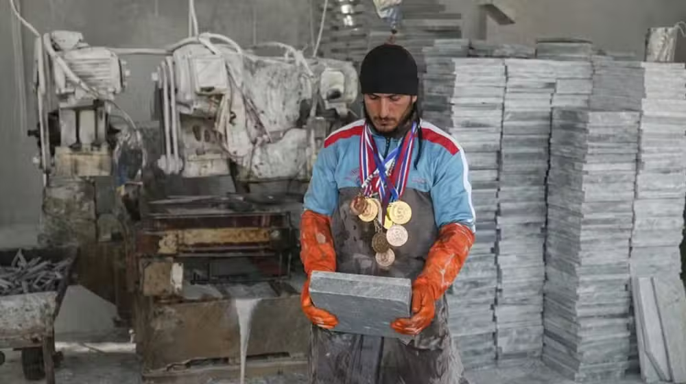 National Gold Medalist Rizwan Pathan Forced to Work as Laborer Amid Financial Struggles