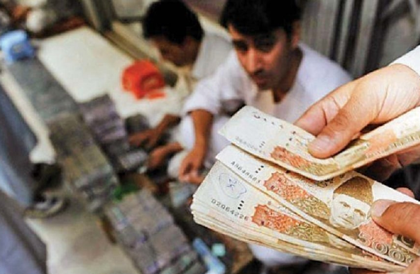 Pakistani Rupee Strengthens Against US Dollar Amid Global Turbulence