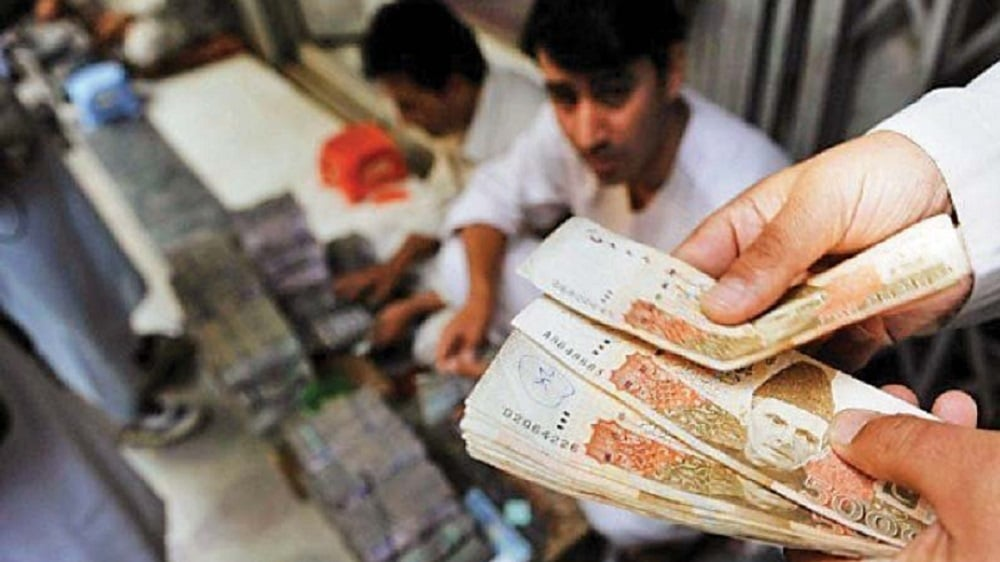 Pakistani Rupee Strengthens Against US Dollar Amid Global Turbulence