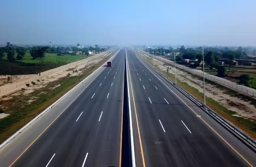 Sindh High Court Orders Removal of Encroachments on M-9 Green Belts, Service Roads