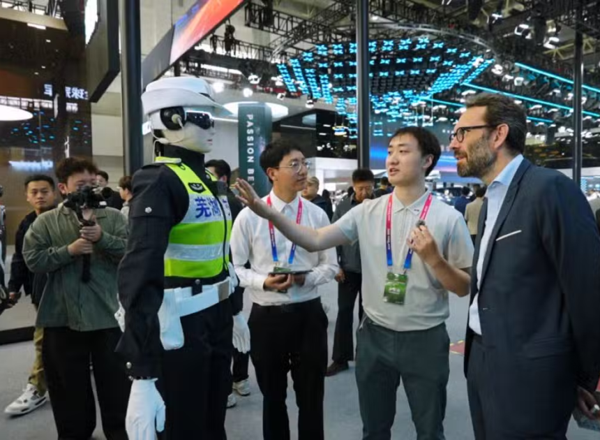 OMODA & JAECOO Expand Into Robotics With AiMOGA, Showcasing Car–Robot Integration at Beijing Auto Expo