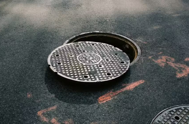 CM Punjab Orders Strict Action Over Open Manholes in Housing Societies