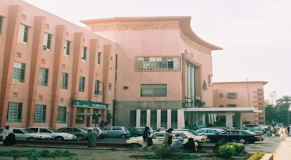 Nishtar Hospital Seals Operation Theatre After Suspected HIV Case in Multan