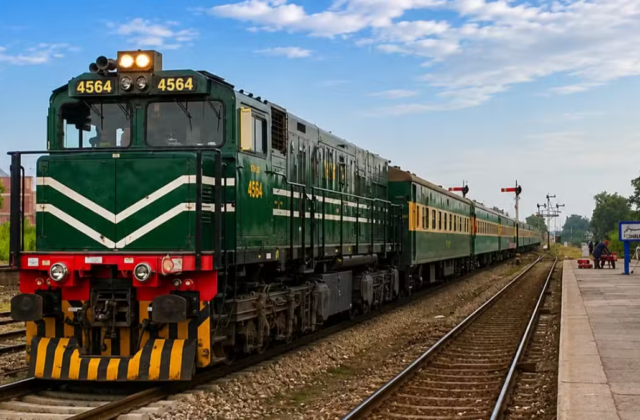 Sandal Express Restored After 8 Years, Reconnecting Sargodha and Multan by Rail